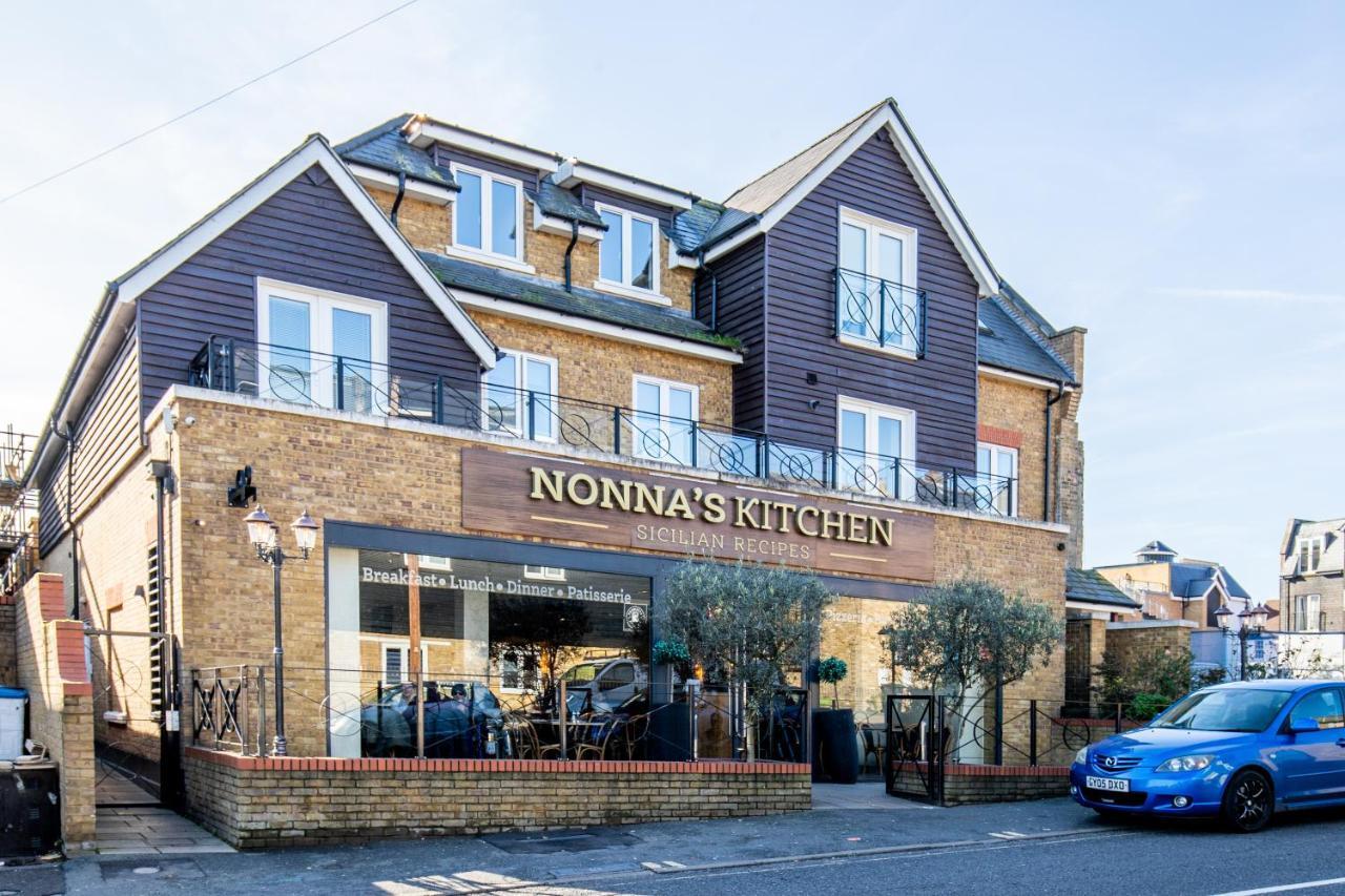 Velvet 2-Bedroom Apartment, Clockhouse, Hoddesdon Exterior foto